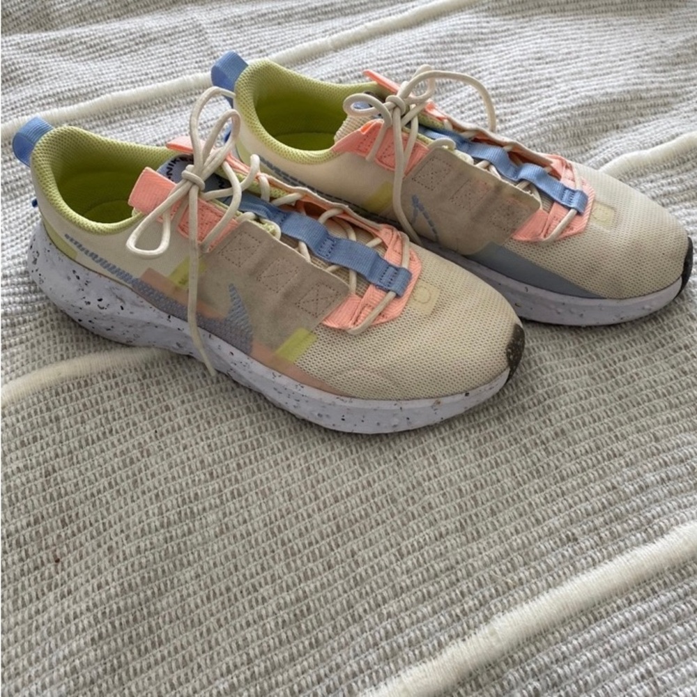 NIKE tennis shoes